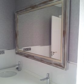 company_name_branding] espejo de baño con marco